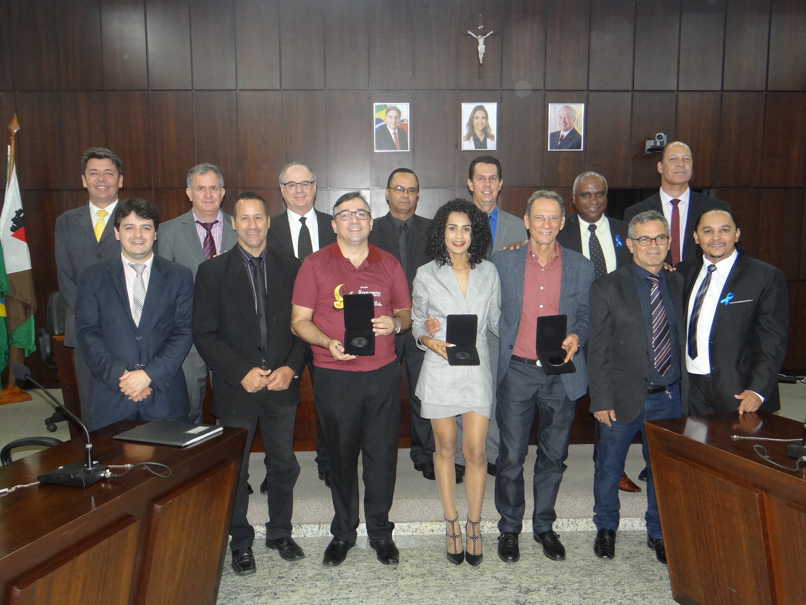 Câmara de Monlevade homenageia destaques culturais de 2018 em noite memorável