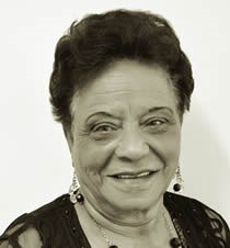 Nasceu em 26 de outubro de 1930, em Rio Doce- MG. Foi casada com Virgílio Faustino Salomão, com quem teve 12 filhos. Exerceu o mandato de vereadora de 1983 a 1988. No período de 1983 a 1985 foi Vice-Presidente da Câmara. Iniciou seu trabalho na Câmara Municipal como Zeladora. Foi secretária na Policlínica, fez parte da Secretaria de Saúde como recepcionista e agente administrativa. Participou da Comissão da Fundação do Banco do Pequeno Empreendedor (BANPOPE), da COPREMON, da Associação dos Trabalhadores Aposentados e Pensionistas de João Monlevade. 