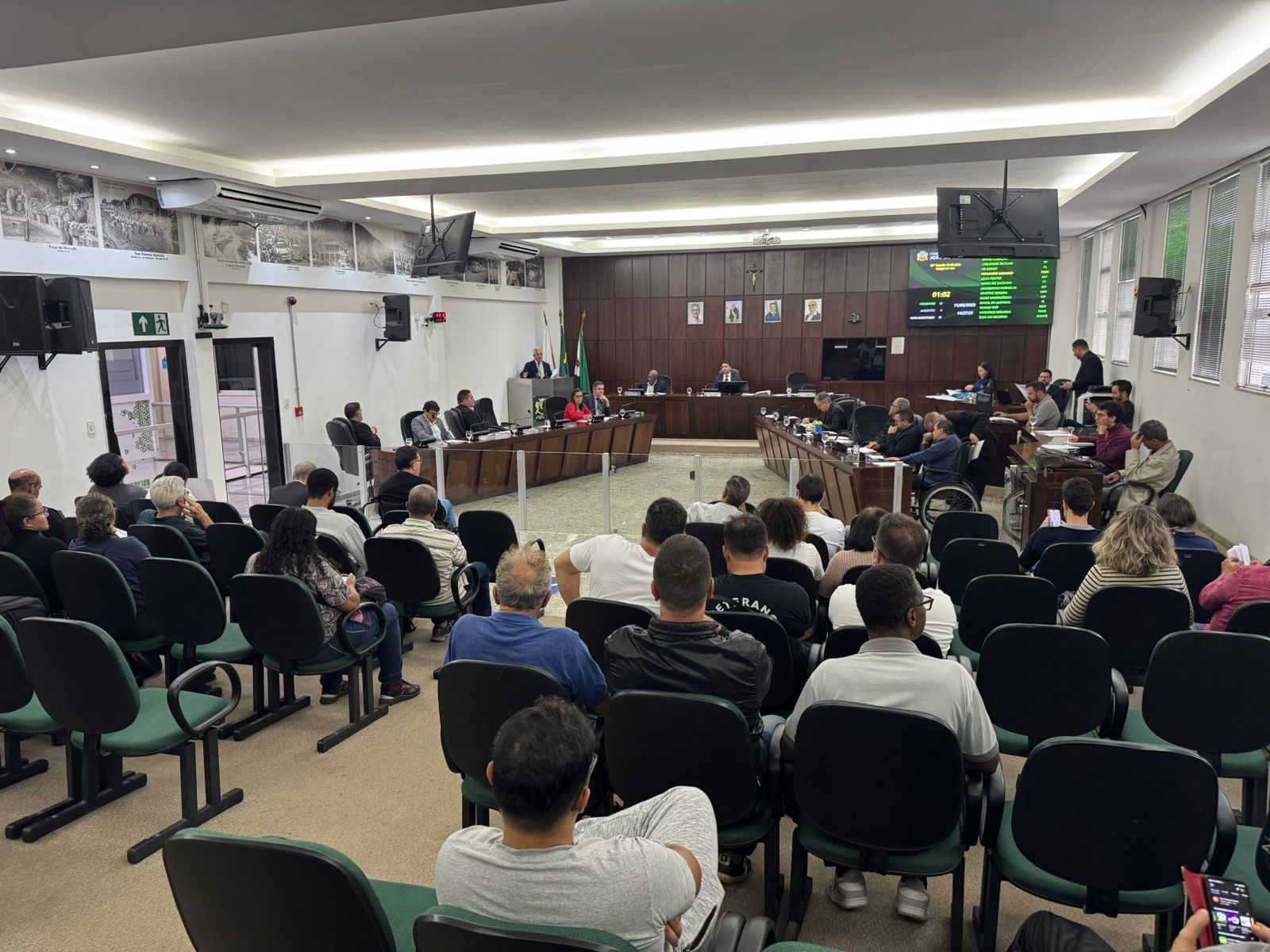 Aprovados projetos de resolução que concedem homenagens a personalidades e instituições
