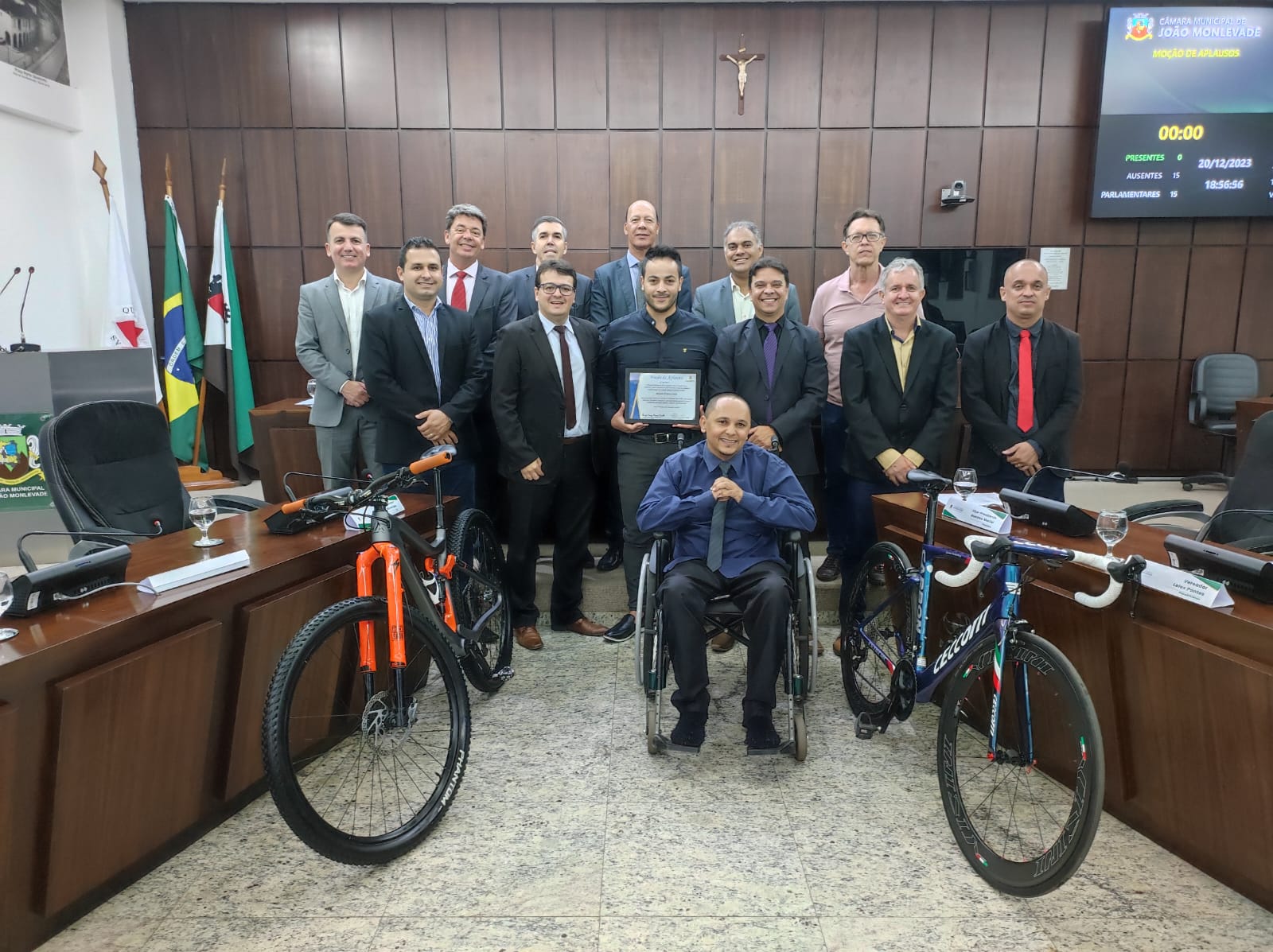 Atleta Maycon Francis é homenageado na Câmara