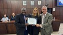 Câmara de João Monlevade entrega Moções de Aplausos à Escola Luiz Prisco e à educadora Amanda Ribeiro
