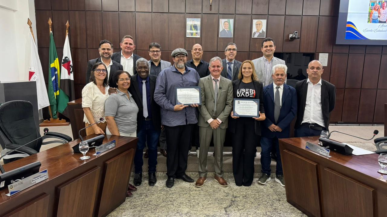 Câmara de João Monlevade entrega Moções de Aplausos à Escola Luiz Prisco e à educadora Amanda Ribeiro