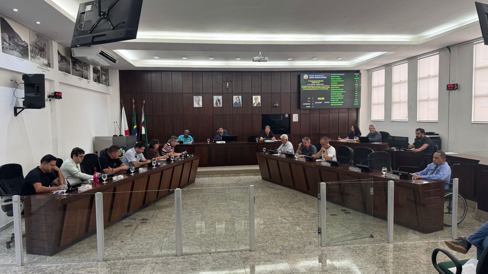 Câmara aprova, em redação final, sete projetos e encerra o ano legislativo