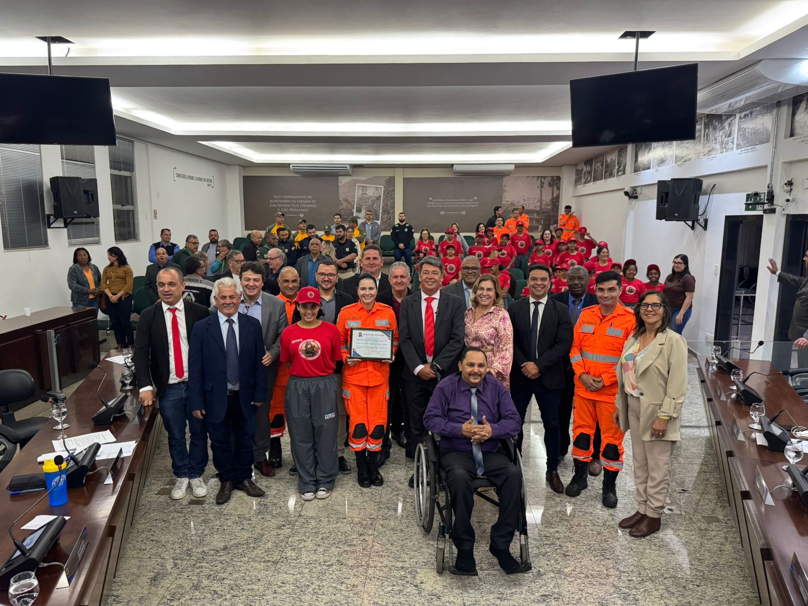 Câmara entrega Moção de Aplausos ao Corpo de Bombeiros de João Monlevade