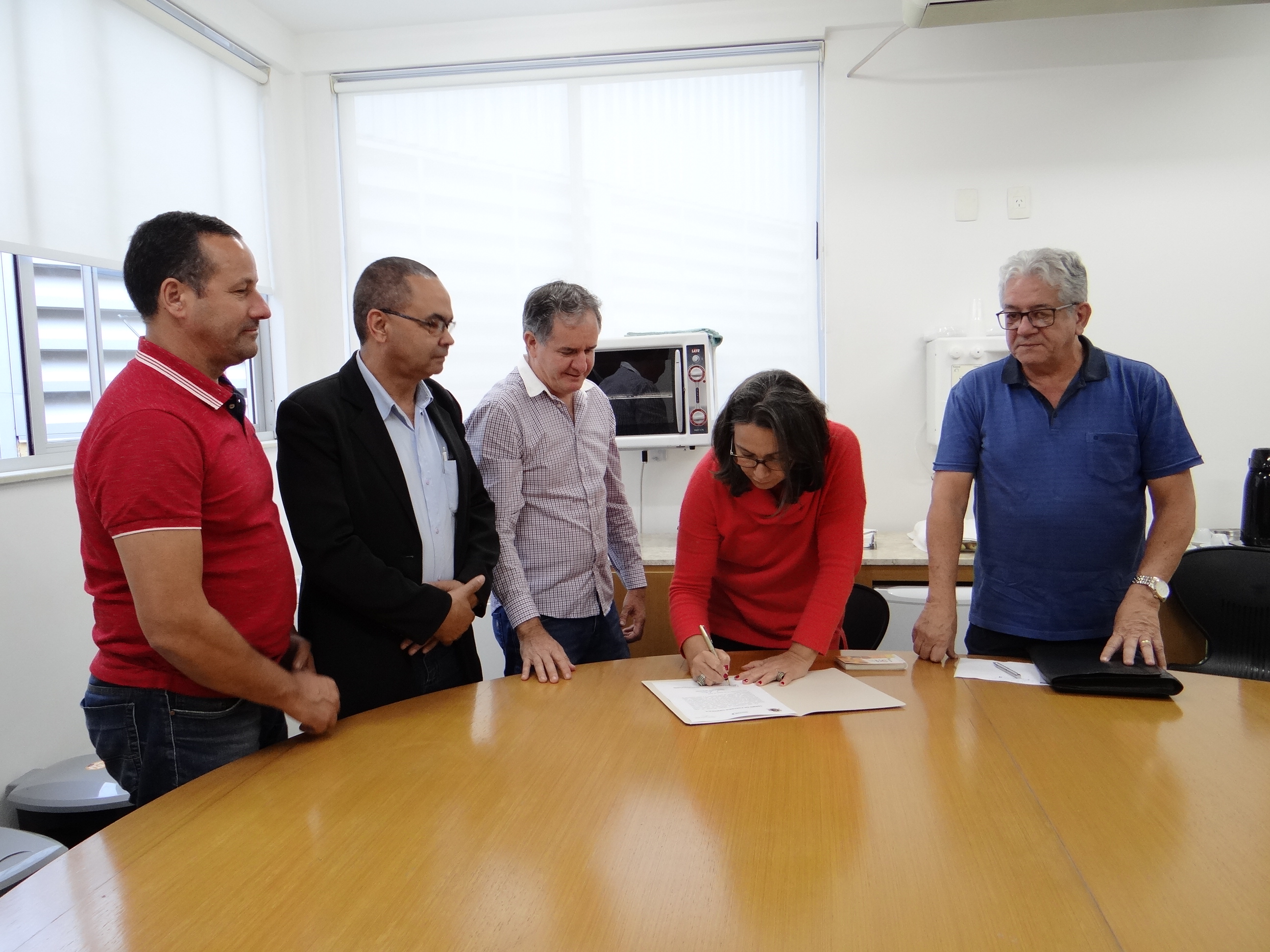 Câmara firma parceria com a Rede Doctum para reduzir consumo de energia