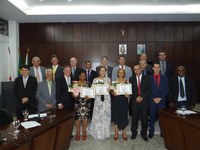 Câmara homenageia mulheres com diploma “Mulher Construtora da Democracia”
