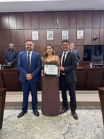 Câmara Municipal entrega Moção de Aplausos à influenciadora digital Sara de Sales
