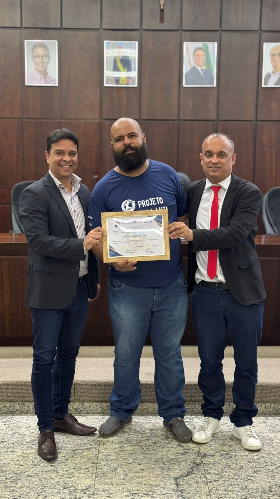 Câmara Municipal entrega Moção de Aplausos a Jailson Antônio Alves por trabalho social com artes marciais