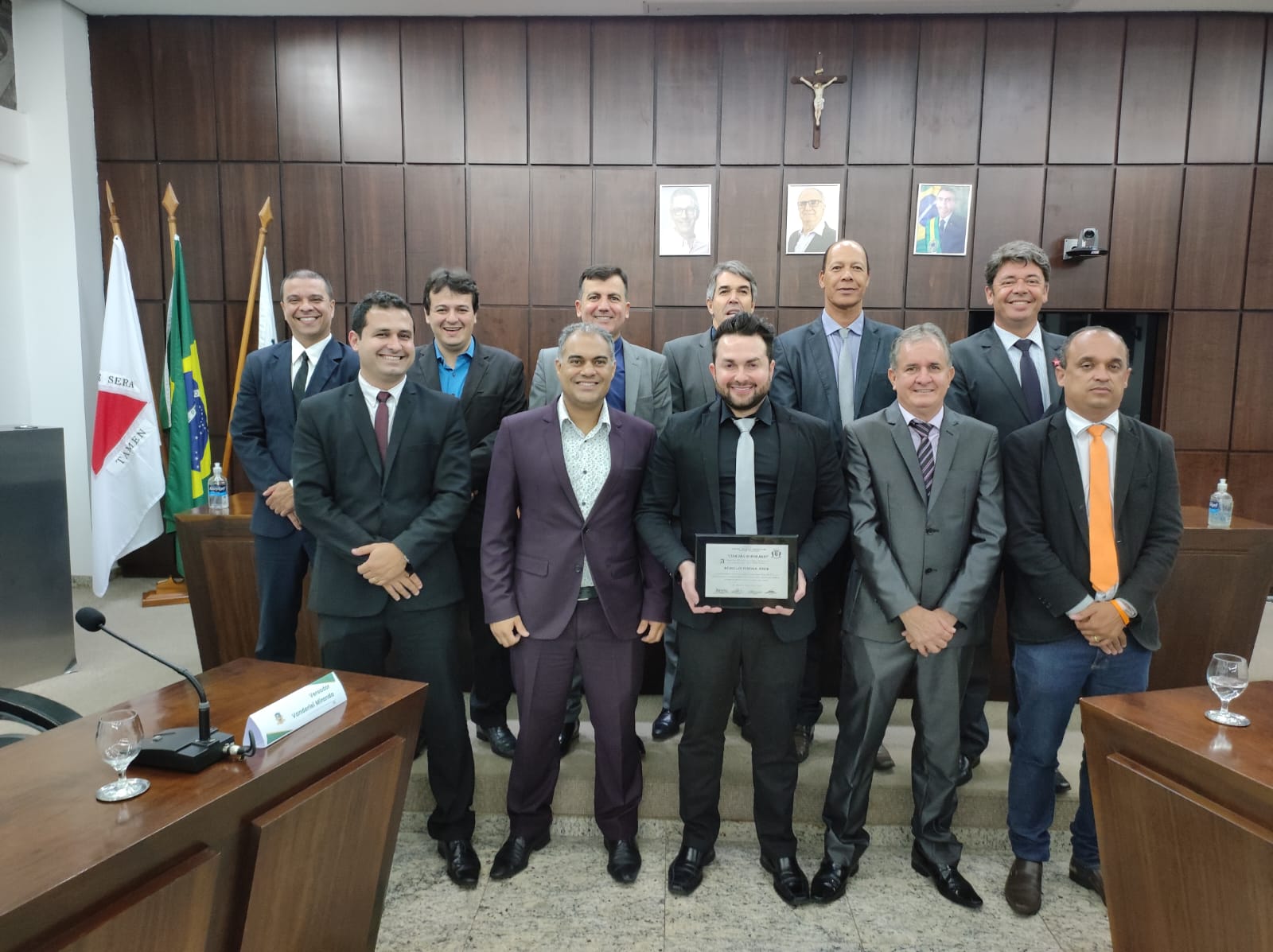 Com casa cheia, Câmara concede título de Cidadão Honorário ao médico Meirelles