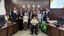Dona Rita Moreira Bicalho recebe o Diploma Centenários na Câmara