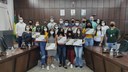 Participantes do Parlamento Jovem recebem certificado na Câmara de João Monlevade