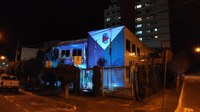 Prédio da Câmara de João Monlevade recebe iluminação azul