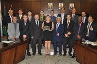 Professora Rosemary Borges recebe diploma de Mérito Desportivo