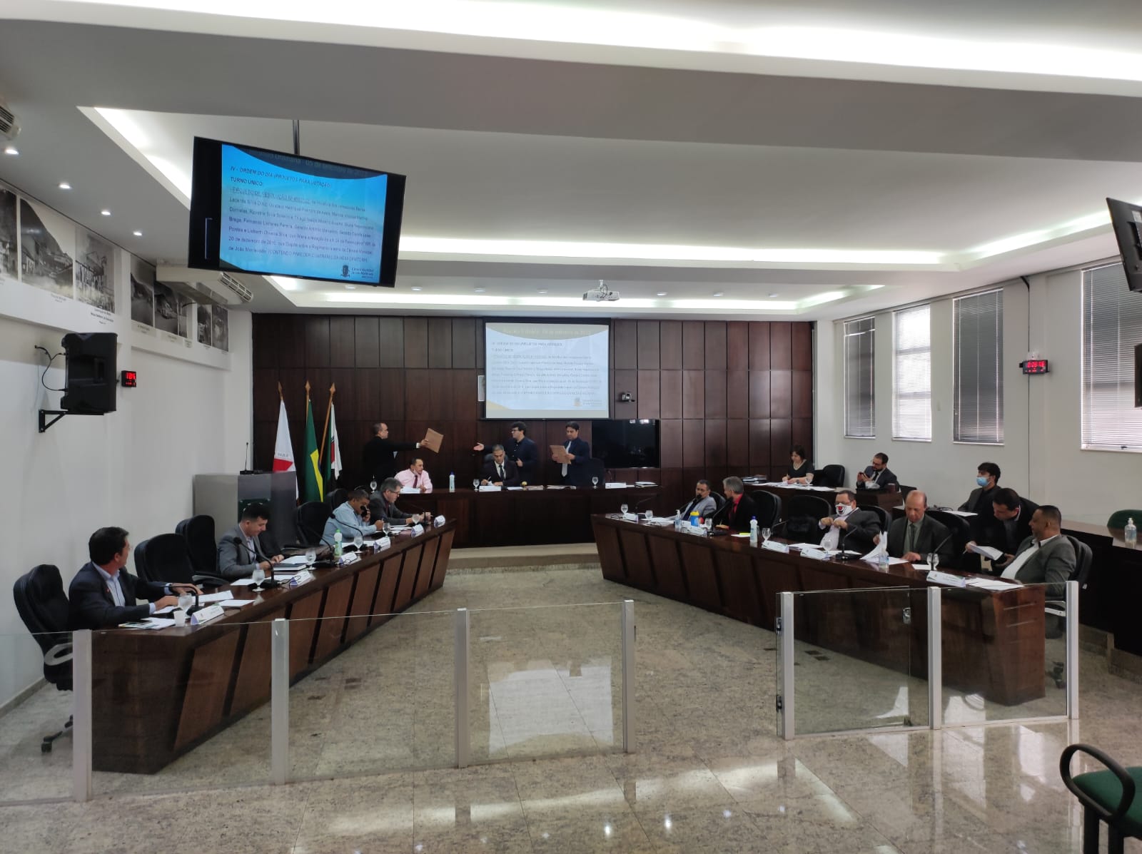 Projetos de denominação de rua, concessão de cestas de Natal e cessão de área são aprovados na Câmara de João Monlevade   