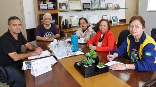 Representantes dos Lions Clubes João Monlevade Centro e Sobral se reúnem com presidente da Câmara