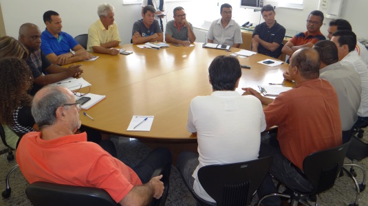 Rota, aumento da passagem e auxiliares de bordo são discutidos em reunião na Câmara Municipal