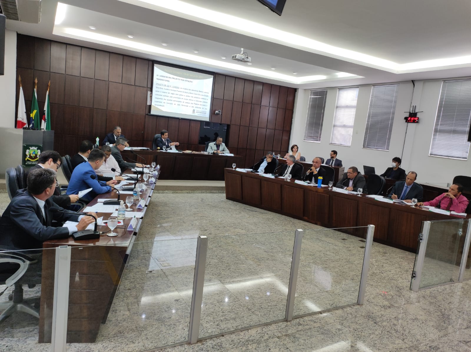Vereadores aprovam contratação de plano saúde odontológica e seguro de vida para os servidores do Legislativo