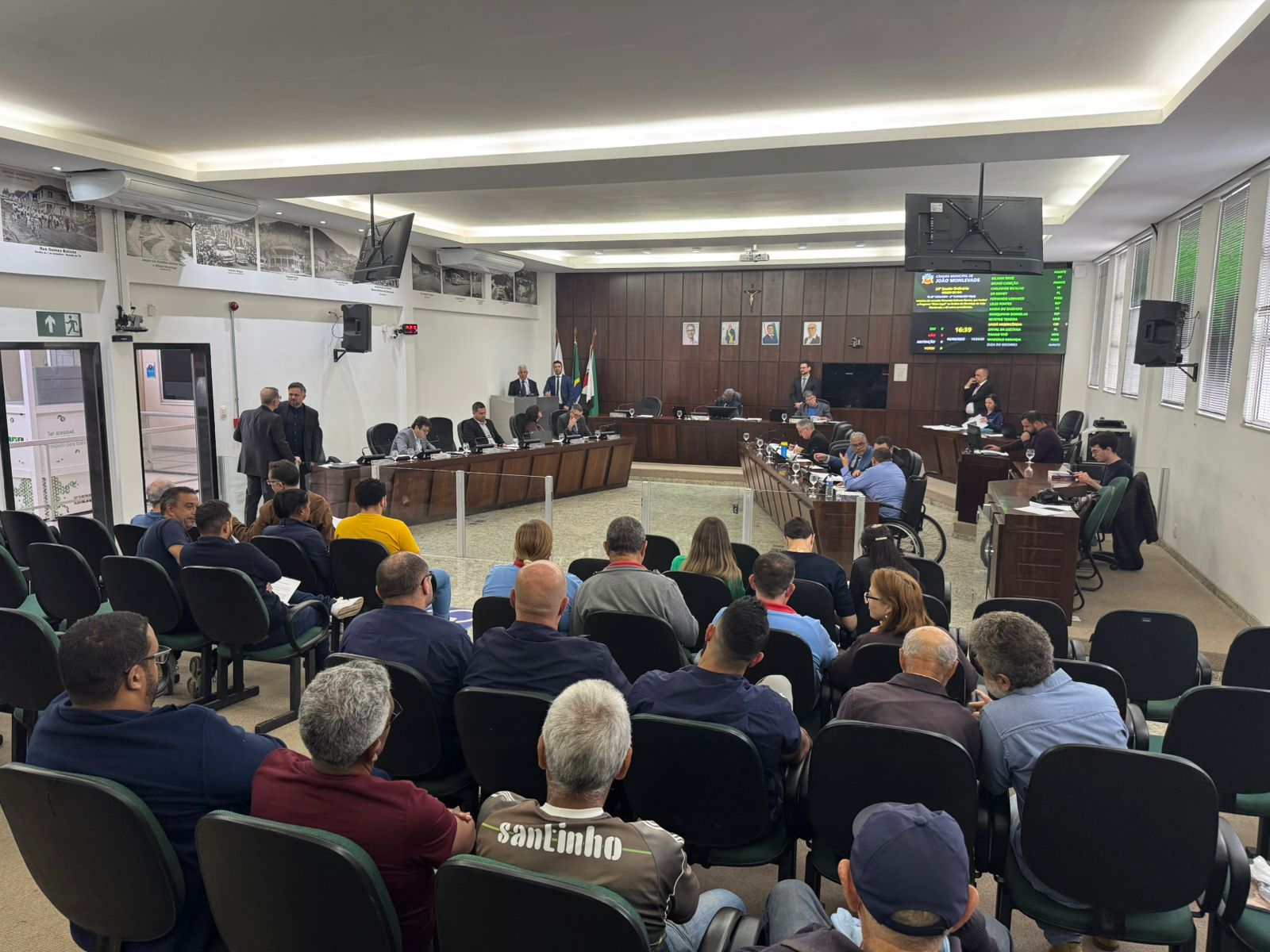 Vereadores aprovam dois projetos no retorno das reuniões ordinárias