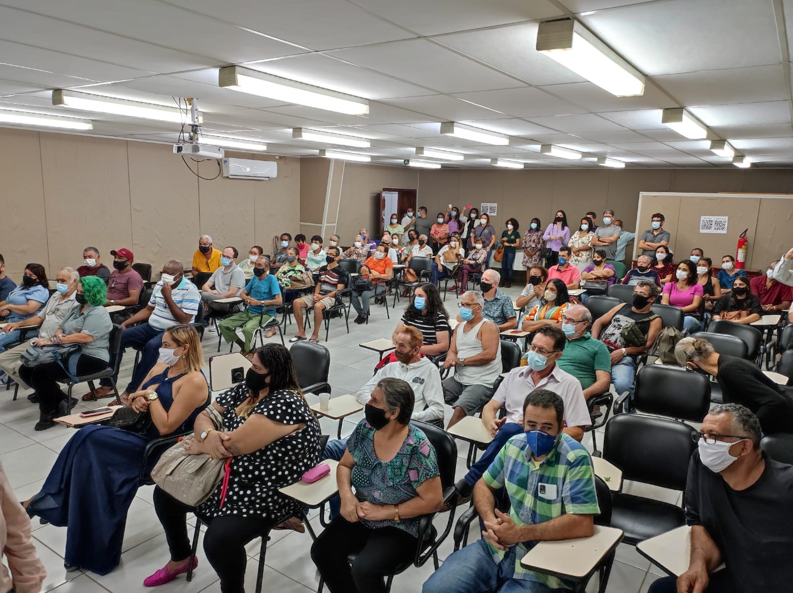 Vereadores participam de entrega do auxílio emergencial às famílias atingidas pela enchente